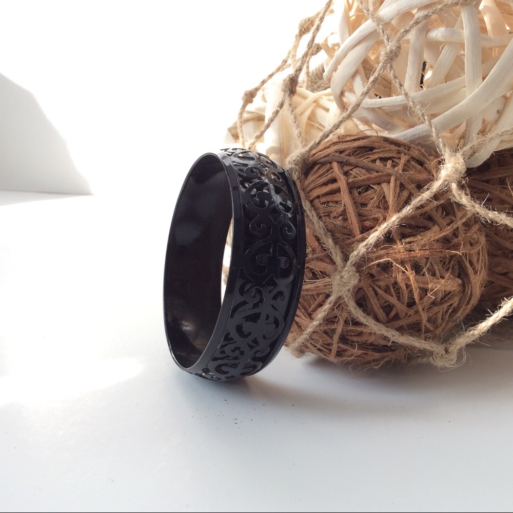Beautiful Vintage filigree black bangle bracelet